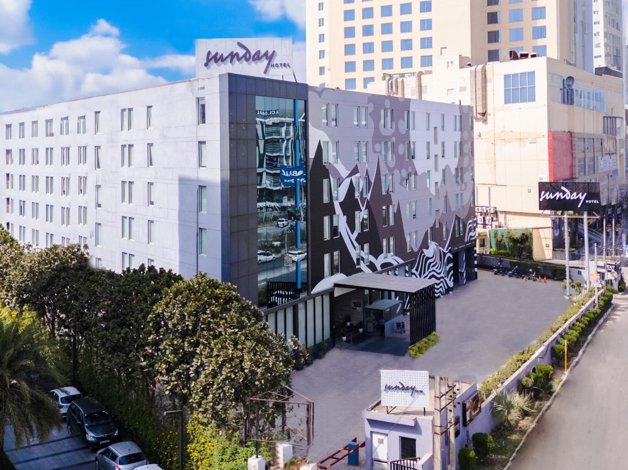 Sunday Hotel Chandigarh Zirakpur Exterior foto